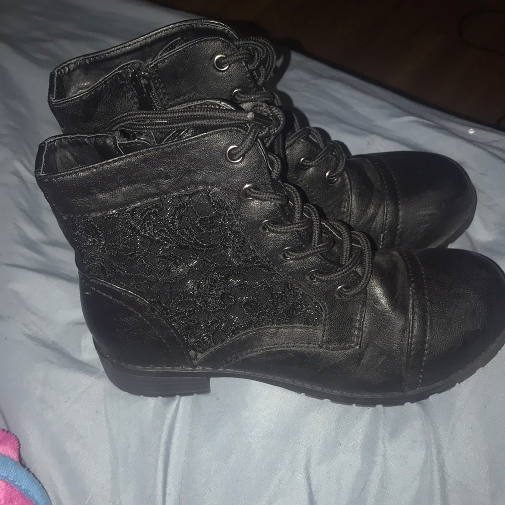 Black laced boots